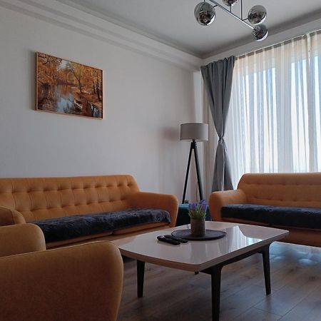 19Th & 18Th Floor Secure Apartments With Pool & Fitness & Parking Included In Price Skopje Buitenkant foto
