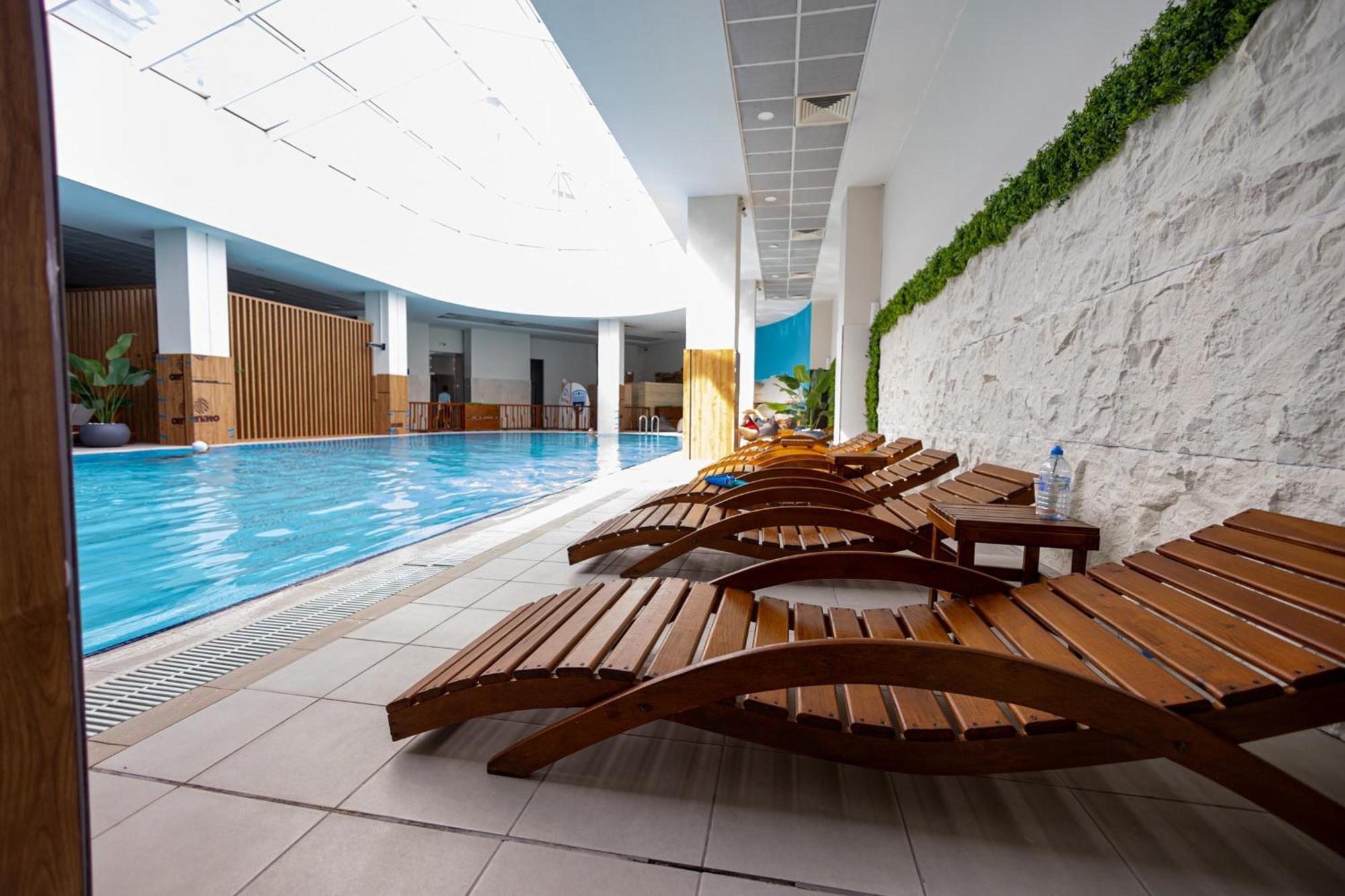 19Th & 18Th Floor Secure Apartments With Pool & Fitness & Parking Included In Price Skopje Buitenkant foto
