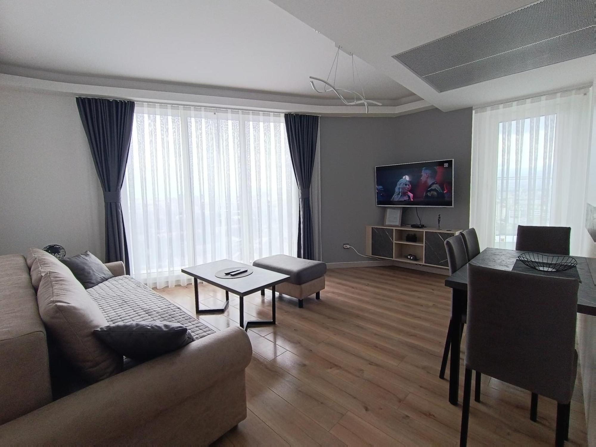 19Th & 18Th Floor Secure Apartments With Pool & Fitness & Parking Included In Price Skopje Buitenkant foto